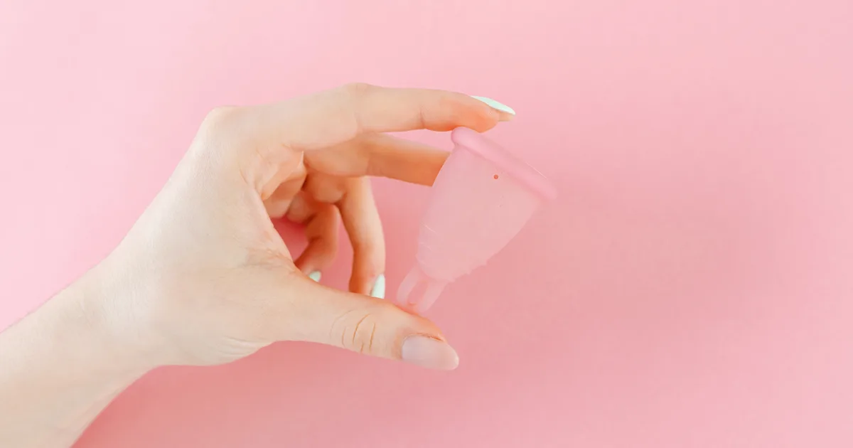 Coupe menstruelle et col bas : la mesure qui décide de la taille